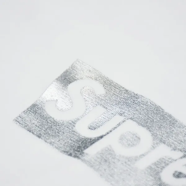 【2026】シュプリームSupreme Chicago Metal Box Logo Tee White シカゴ限定 半袖Tシャツ 人気 【2026】シュプリームSupreme Chicago Metal Box Logo Tee White シカゴ限定 半袖Tシャツ 人気