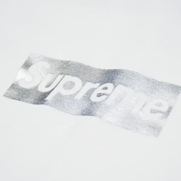 【2026】シュプリームSupreme Chicago Metal Box Logo Tee White シカゴ限定 半袖Tシャツ 人気 【2026】シュプリームSupreme Chicago Metal Box Logo Tee White シカゴ限定 半袖Tシャツ 人気