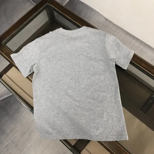 【2026】MONCLER モンクレール 半袖シャツ Tシャツ 長く着て変形しにくい シンプルの風格 ファッション かっこいい 白 黒 グレー 男女兼用 【2026】MONCLER モンクレール 半袖シャツ Tシャツ 長く着て変形しにくい シンプルの風格 ファッション かっこいい 白 黒 グレー 男女兼用