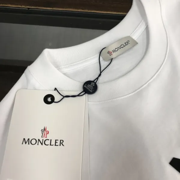 【2026】MONCLER モンクレール 半袖シャツ Tシャツ 長く着て変形しにくい シンプルの風格 ファッション かっこいい 白 黒 グレー 男女兼用 【2026】MONCLER モンクレール 半袖シャツ Tシャツ 長く着て変形しにくい シンプルの風格 ファッション かっこいい 白 黒 グレー 男女兼用