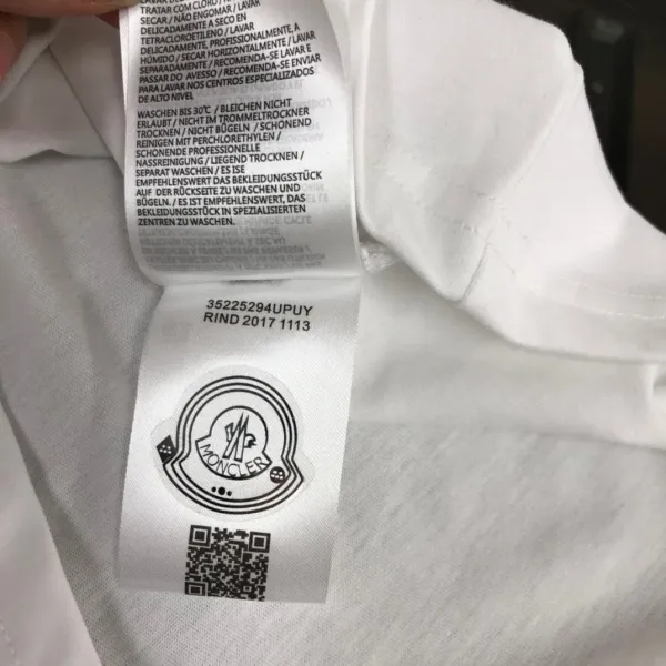 【2026】MONCLER モンクレール 半袖シャツ Tシャツ 長く着て変形しにくい シンプルの風格 ファッション かっこいい 白 黒 グレー 男女兼用 【2026】MONCLER モンクレール 半袖シャツ Tシャツ 長く着て変形しにくい シンプルの風格 ファッション かっこいい 白 黒 グレー 男女兼用