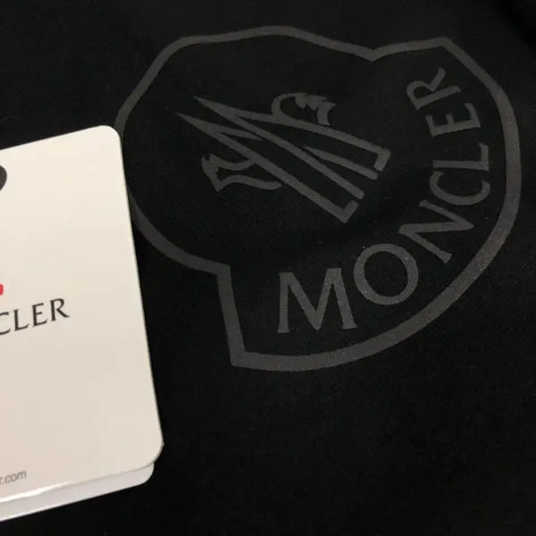 【2026】MONCLER モンクレール 半袖シャツ Tシャツ 長く着て変形しにくい シンプルの風格 ファッション かっこいい 白 黒 グレー 男女兼用 【2026】MONCLER モンクレール 半袖シャツ Tシャツ 長く着て変形しにくい シンプルの風格 ファッション かっこいい 白 黒 グレー 男女兼用