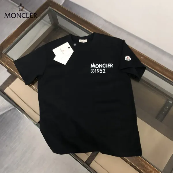 【2026】MONCLER モンクレール 半袖シャツ Tシャツ 長く着て変形しにくい シンプルの風格 ファッション かっこいい 白 黒 男女兼用 【2026】MONCLER モンクレール 半袖シャツ Tシャツ 長く着て変形しにくい シンプルの風格 ファッション かっこいい 白 黒 男女兼用