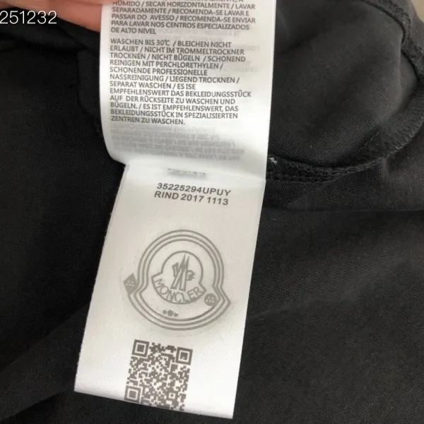 【2026】MONCLER モンクレール 半袖シャツ Tシャツ 長く着て変形しにくい シンプルの風格 ファッション かっこいい 白 黒 男女兼用 【2026】MONCLER モンクレール 半袖シャツ Tシャツ 長く着て変形しにくい シンプルの風格 ファッション かっこいい 白 黒 男女兼用