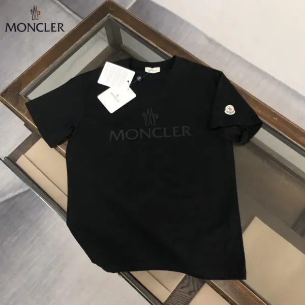 【2026】MONCLER モンクレール 半袖シャツ Tシャツ 長く着て変形しにくい シンプルの風格 ファッション かっこいい 白 黒 男女兼用 【2026】MONCLER モンクレール 半袖シャツ Tシャツ 長く着て変形しにくい シンプルの風格 ファッション かっこいい 白 黒 男女兼用