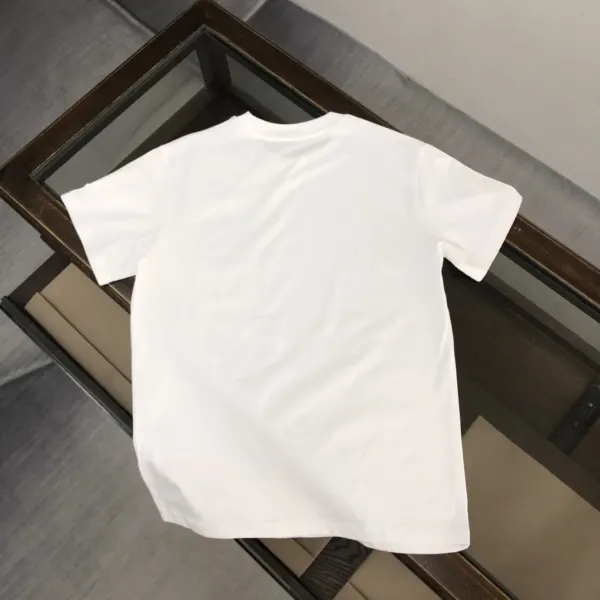 【2026】MONCLER モンクレール 半袖シャツ Tシャツ 長く着て変形しにくい シンプルの風格 ファッション かっこいい 白 黒 男女兼用 【2026】MONCLER モンクレール 半袖シャツ Tシャツ 長く着て変形しにくい シンプルの風格 ファッション かっこいい 白 黒 男女兼用