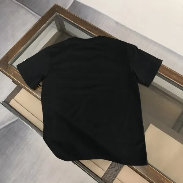 【2026】MONCLER モンクレール 半袖シャツ Tシャツ 長く着て変形しにくい シンプルの風格 ファッション かっこいい 白 黒 男女兼用 【2026】MONCLER モンクレール 半袖シャツ Tシャツ 長く着て変形しにくい シンプルの風格 ファッション かっこいい 白 黒 男女兼用