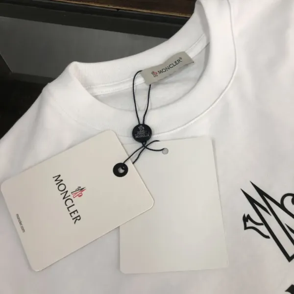 【2026】MONCLER モンクレール 半袖シャツ Tシャツ 長く着て変形しにくい シンプルの風格 ファッション かっこいい 白 黒 男女兼用 【2026】MONCLER モンクレール 半袖シャツ Tシャツ 長く着て変形しにくい シンプルの風格 ファッション かっこいい 白 黒 男女兼用