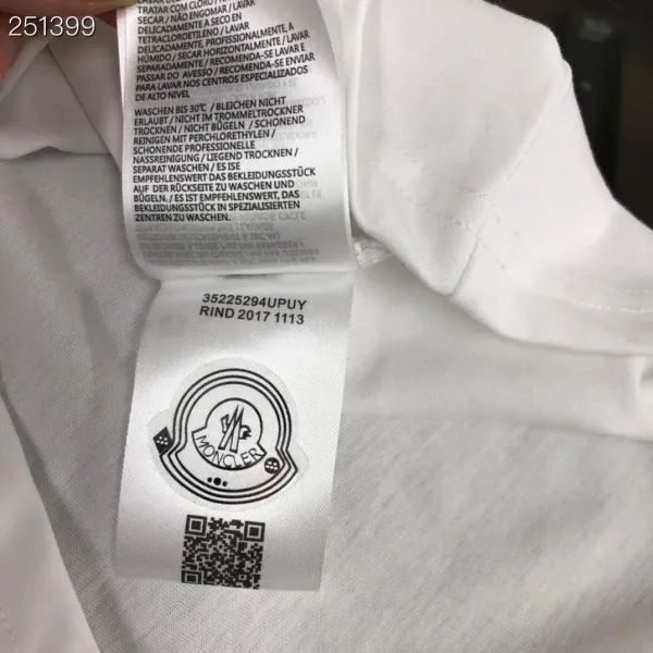 【2026】MONCLER モンクレール 半袖シャツ Tシャツ 長く着て変形しにくい シンプルの風格 ファッション かっこいい 白 黒 男女兼用 【2026】MONCLER モンクレール 半袖シャツ Tシャツ 長く着て変形しにくい シンプルの風格 ファッション かっこいい 白 黒 男女兼用