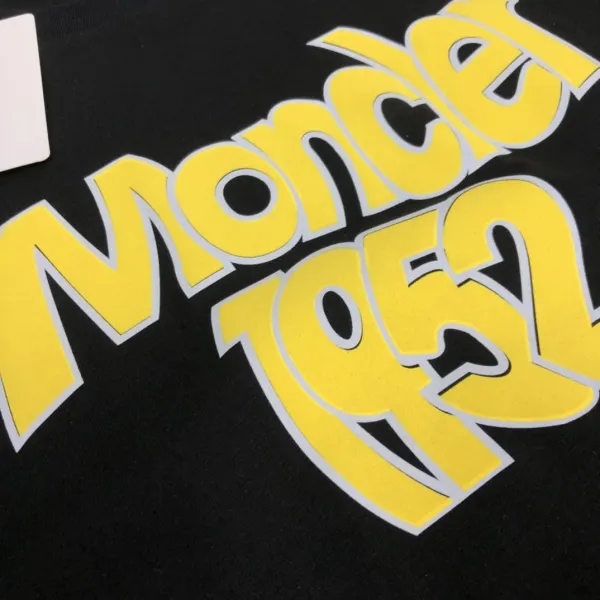 【2026】MONCLER モンクレール 半袖シャツ Tシャツ シンプルの風格 ファッション かっこいい 白 黒 深いブルー 男女兼用 【2026】MONCLER モンクレール 半袖シャツ Tシャツ シンプルの風格 ファッション かっこいい 白 黒 深いブルー 男女兼用