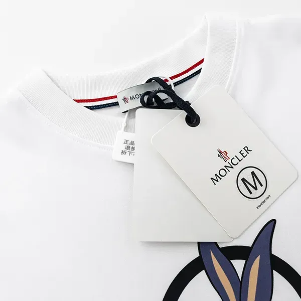 【2026】MONCLER モンクレール 半袖シャツ Tシャツ シンプルの風格 かっこいい 白 黒 男女兼用 【2026】MONCLER モンクレール 半袖シャツ Tシャツ シンプルの風格 かっこいい 白 黒 男女兼用