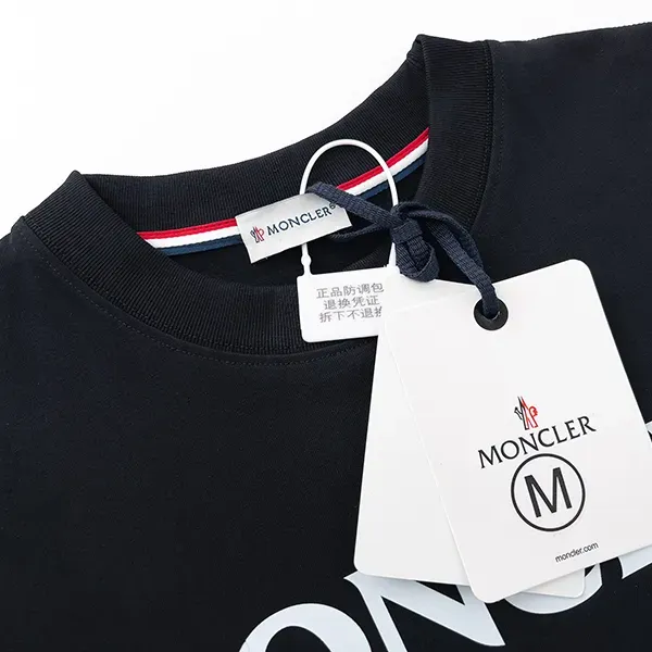 【2026】MONCLER モンクレール 半袖シャツ Tシャツ シンプルの風格 かっこいい 白 黒 男女兼用 【2026】MONCLER モンクレール 半袖シャツ Tシャツ シンプルの風格 かっこいい 白 黒 男女兼用
