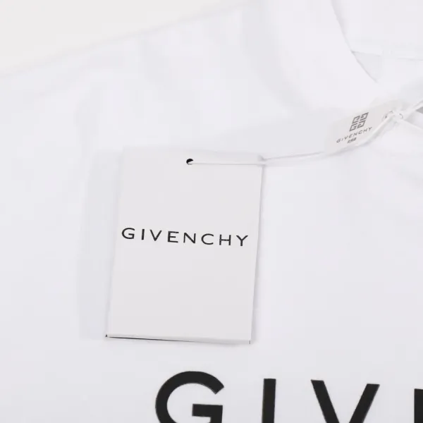 【2026】【GIVENCHY 公式旗艦店】ジバンシー  Tシャツ ご好評に付き再入荷！