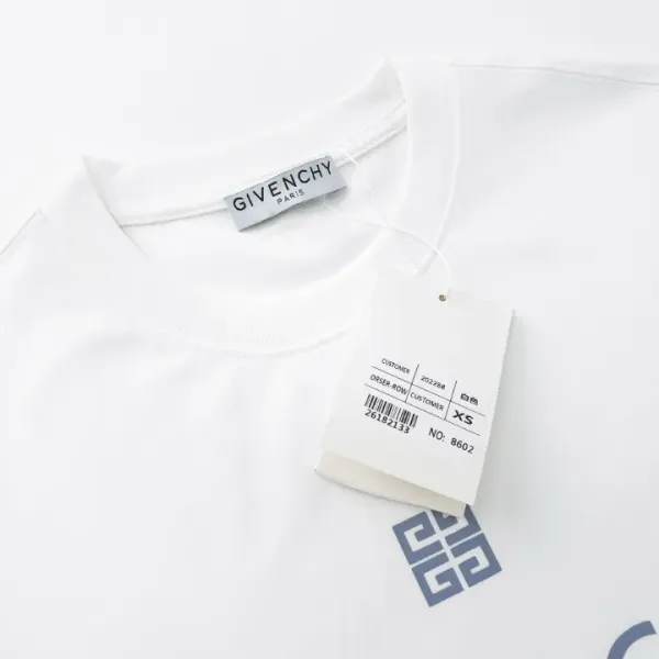 【2026】【GIVENCHY 公式旗艦店】ジバンシー  Tシャツ ご好評に付き再入荷！