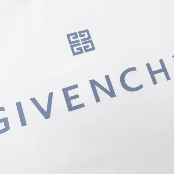 【2026】【GIVENCHY 公式旗艦店】ジバンシー  Tシャツ ご好評に付き再入荷！