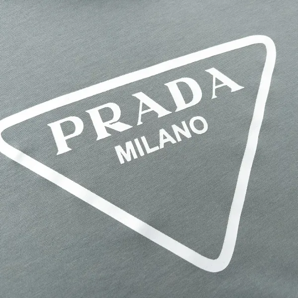 【2026】【PRADA 公式旗艦店】プラダ Tシャツ ご好評に付き再入荷! 【2026】【PRADA 公式旗艦店】プラダ Tシャツ ご好評に付き再入荷!