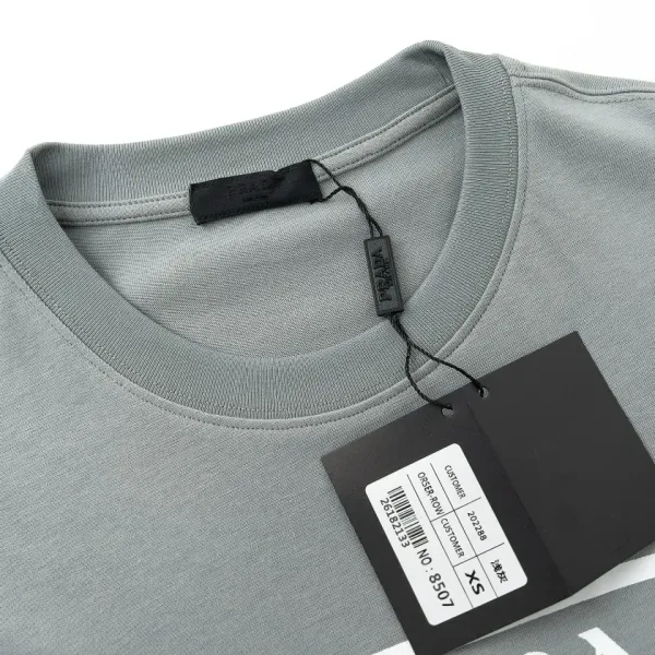 【2026】【PRADA 公式旗艦店】プラダ Tシャツ ご好評に付き再入荷! 【2026】【PRADA 公式旗艦店】プラダ Tシャツ ご好評に付き再入荷!