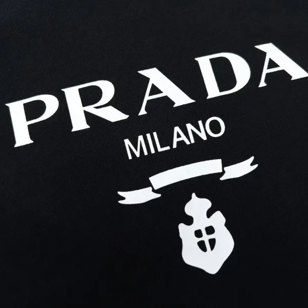 【2026】【PRADA 公式旗艦店】プラダ Tシャツ ご好評に付き再入荷! 【2026】【PRADA 公式旗艦店】プラダ Tシャツ ご好評に付き再入荷!