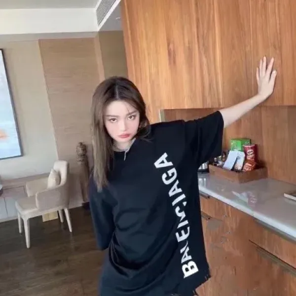 【2026】【BALENCIAGA 公式旗艦店】バレンシアガ Tシャツ ご好評に付き再入荷! 【2026】【BALENCIAGA 公式旗艦店】バレンシアガ Tシャツ ご好評に付き再入荷!
