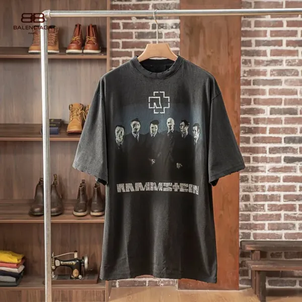 【2026】Balenciaga/バレンシアガ 21SSドイツ戦車楽隊フィギュア半袖Tシャツ 【2026】Balenciaga/バレンシアガ 21SSドイツ戦車楽隊フィギュア半袖Tシャツ