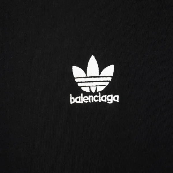 【2026】balenciaga BLCG&addidas コラボアルファベット刺繡Tシャツ 【2026】balenciaga BLCG&addidas コラボアルファベット刺繡Tシャツ