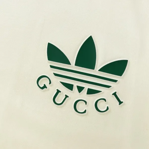 【2026】【GUCCI公式旗艦店】クッチ Tシャツ ご好評に付き再入荷! 【2026】【GUCCI公式旗艦店】クッチ Tシャツ ご好評に付き再入荷!