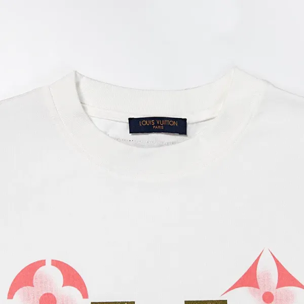 【2026】LV【Louis Vuitton】(ルイヴィトン)半袖Tシャツ 【2026】LV【Louis Vuitton】(ルイヴィトン)半袖Tシャツ