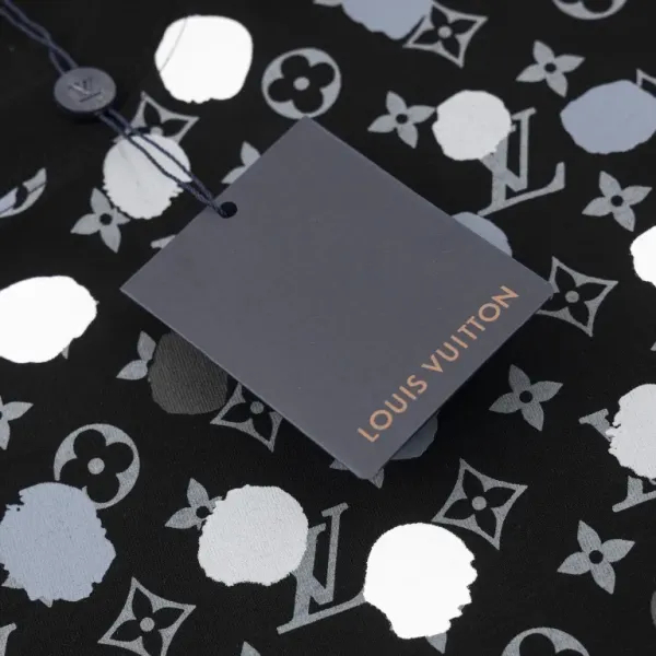 【2026】【LOUIS VUITTON 公式旗艦店】ルイヴィトン Tシャツ ご好評に付き再入荷! 【2026】【LOUIS VUITTON 公式旗艦店】ルイヴィトン Tシャツ ご好評に付き再入荷!