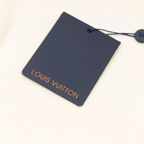 【2026】【LOUIS VUITTON 公式旗艦店】ルイヴィトン Tシャツ ご好評に付き再入荷! 【2026】【LOUIS VUITTON 公式旗艦店】ルイヴィトン Tシャツ ご好評に付き再入荷!