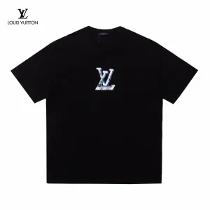 【2026】【LOUIS VUITTON 公式旗艦店】 ルイヴィトン Tシャツ ご好評に付き再入荷! 【2026】【LOUIS VUITTON 公式旗艦店】 ルイヴィトン Tシャツ ご好評に付き再入荷!
