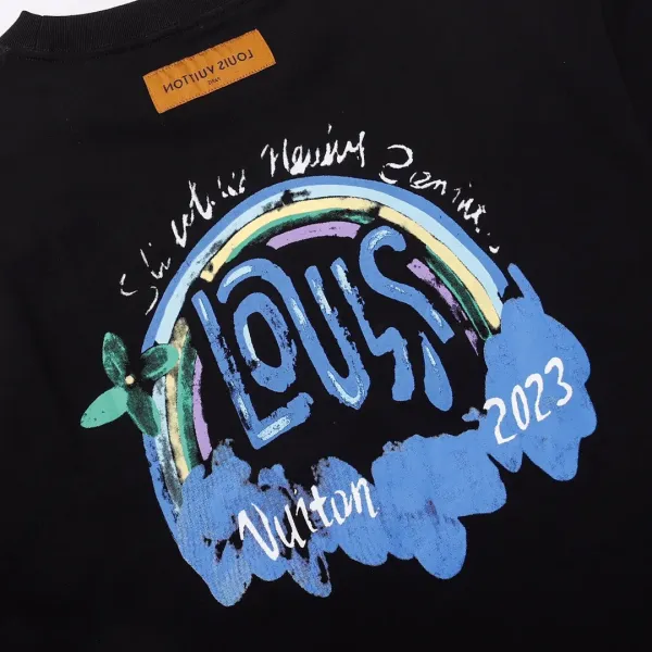 【2026】【LOUIS VUITTON 公式旗艦店】 ルイヴィトン Tシャツ ご好評に付き再入荷! 【2026】【LOUIS VUITTON 公式旗艦店】 ルイヴィトン Tシャツ ご好評に付き再入荷!