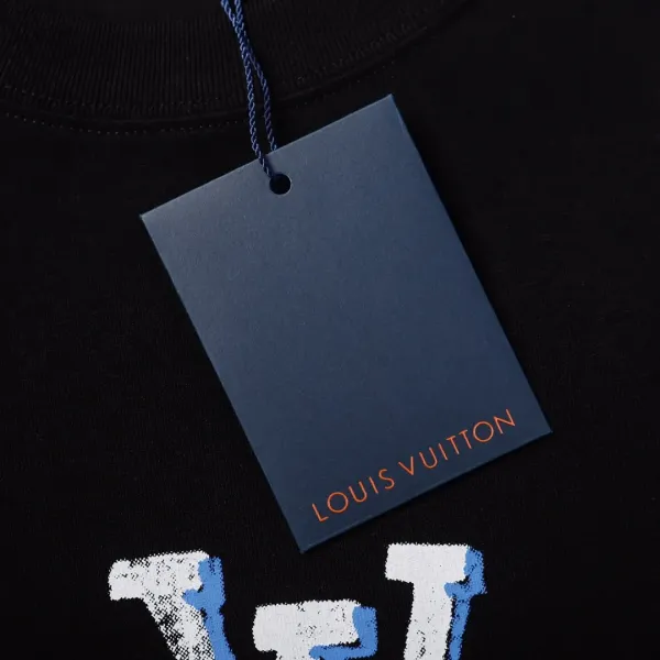 【2026】【LOUIS VUITTON 公式旗艦店】 ルイヴィトン Tシャツ ご好評に付き再入荷! 【2026】【LOUIS VUITTON 公式旗艦店】 ルイヴィトン Tシャツ ご好評に付き再入荷!