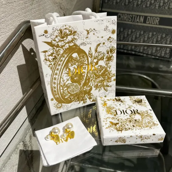 【2026】DIOR (ディオール) パール ピアス