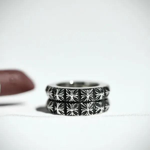【2026】【Chrome Hearts】 男性と女性のためのクロエハートファッションパーソナリティリング 【2026】【Chrome Hearts】 男性と女性のためのクロエハートファッションパーソナリティリング