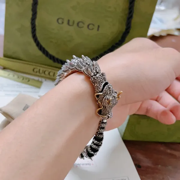 【2026】【 GUCCI】ブレスレット、ファッションシンプルなスタイル 【2026】【 GUCCI】ブレスレット、ファッションシンプルなスタイル
