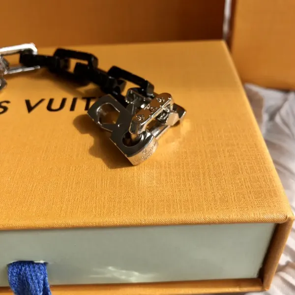 【2026】Louis Vuitton(ルイヴィトン)ブラスレ・ダミエ モノグラム チェーン 【2026】Louis Vuitton(ルイヴィトン)ブラスレ・ダミエ モノグラム チェーン
