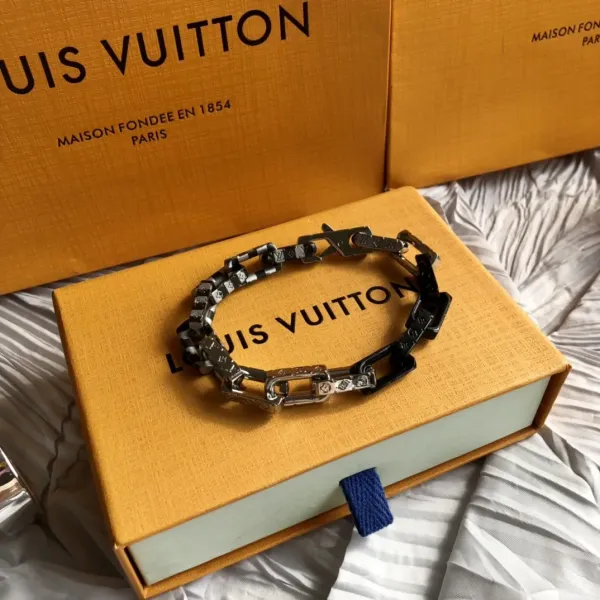 【2026】Louis Vuitton(ルイヴィトン)ブラスレ・ダミエ モノグラム チェーン 【2026】Louis Vuitton(ルイヴィトン)ブラスレ・ダミエ モノグラム チェーン