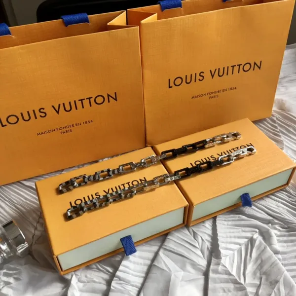 【2026】Louis Vuitton(ルイヴィトン)ブラスレ・ダミエ モノグラム チェーン 【2026】Louis Vuitton(ルイヴィトン)ブラスレ・ダミエ モノグラム チェーン