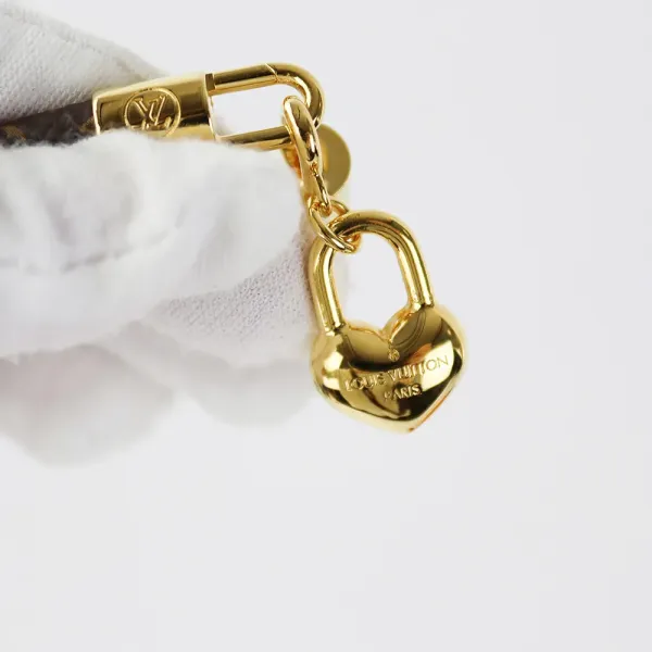 【2026】完売前にLOUIS VUITTON ブラスレ クレイジー イン ロック 【2026】完売前にLOUIS VUITTON ブラスレ クレイジー イン ロック