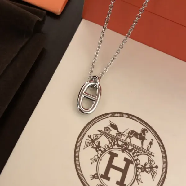 【2026】【HERMES 】ネックレス、新しいネックレス万能シンプルファッションオーナメント 【2026】【HERMES 】ネックレス、新しいネックレス万能シンプルファッションオーナメント