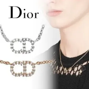 【2026】Dior 直営店買付!新作 CDクリスタル ロゴ ネックレス 2色 【2026】Dior 直営店買付!新作 CDクリスタル ロゴ ネックレス 2色