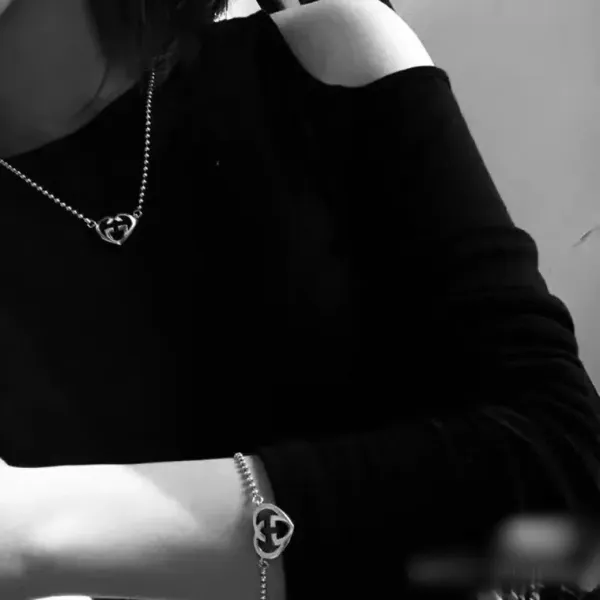 【2026】【 GUCCI】ネックレス、新しいネックレス万能シンプルファッションオーナメント 【2026】【 GUCCI】ネックレス、新しいネックレス万能シンプルファッションオーナメント