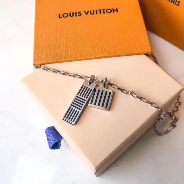 【2026】LOUIS VUITTON(ルイヴィトン)DAMIER BLACK ネックレス M62490 【2026】LOUIS VUITTON(ルイヴィトン)DAMIER BLACK ネックレス M62490