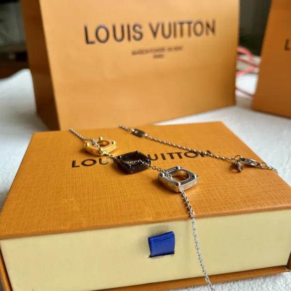 【2026】LV LOUIS VUITTON(ルイヴィトン)BOLD ネックレス 【2026】LV LOUIS VUITTON(ルイヴィトン)BOLD ネックレス
