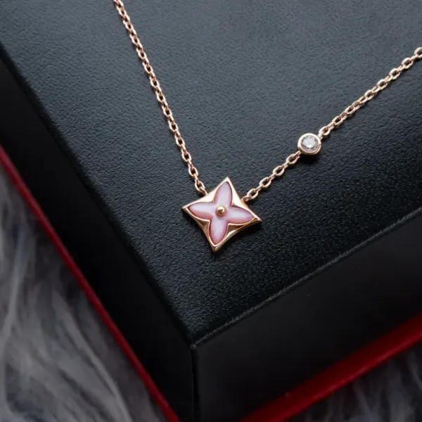 【2026】【 LOUIS VUITTON】ネックレス、新しいネックレス万能シンプルファッションオーナメント 【2026】【 LOUIS VUITTON】ネックレス、新しいネックレス万能シンプルファッションオーナメント