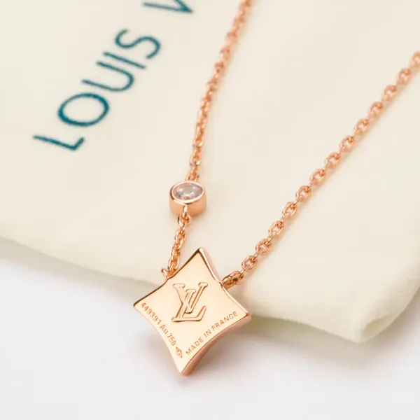【2026】【 LOUIS VUITTON】ネックレス、新しいネックレス万能シンプルファッションオーナメント 【2026】【 LOUIS VUITTON】ネックレス、新しいネックレス万能シンプルファッションオーナメント