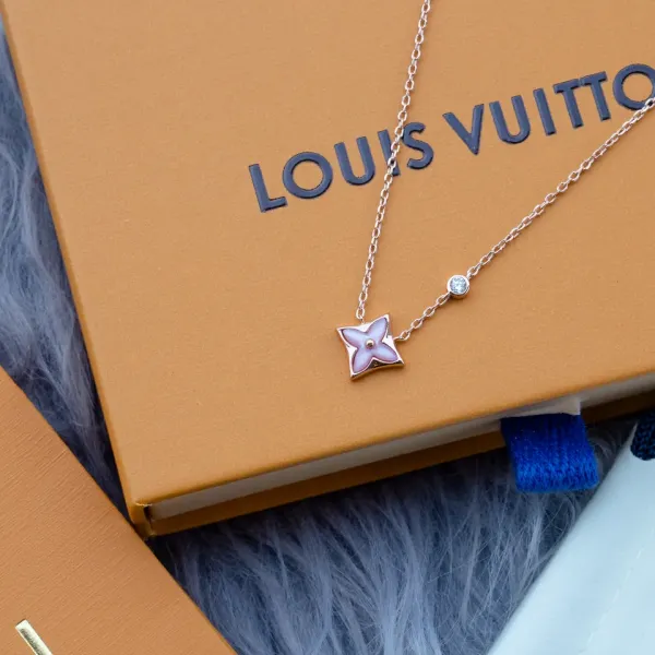 【2026】【 LOUIS VUITTON】ネックレス、新しいネックレス万能シンプルファッションオーナメント 【2026】【 LOUIS VUITTON】ネックレス、新しいネックレス万能シンプルファッションオーナメント