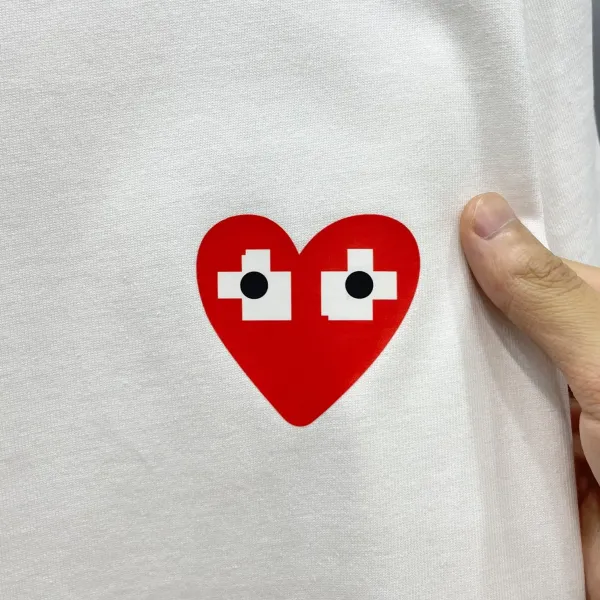【COMME DES GARCONS PLAY 公式旗艦店】 コム デ ギャルソン プレイ   Tシャツご好評に付き再入荷 24628