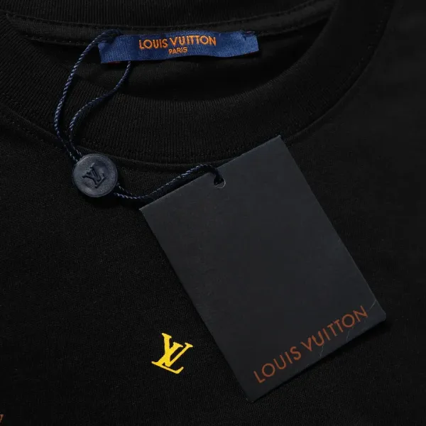 LV【LOUIS VUITTON 公式旗艦店】ルイヴィトン Tシャツ ご好評に付き再入荷!250211 LV【LOUIS VUITTON 公式旗艦店】ルイヴィトン Tシャツ ご好評に付き再入荷!250211