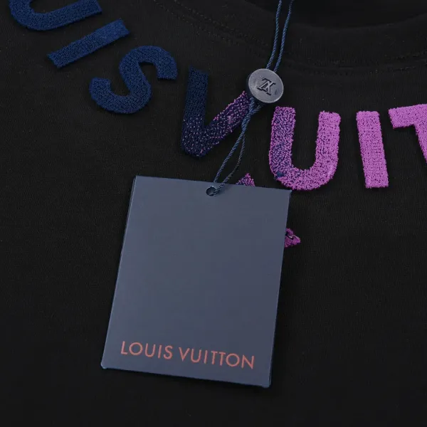 LV【LOUIS VUITTON 公式旗艦店】ルイヴィトン Tシャツ ご好評に付き再入荷!250211 LV【LOUIS VUITTON 公式旗艦店】ルイヴィトン Tシャツ ご好評に付き再入荷!250211
